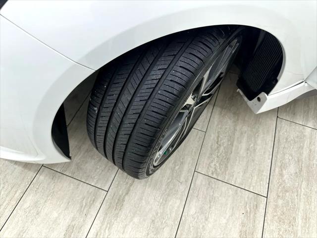 Photo of 2016 Elite White Hyundai Veloster