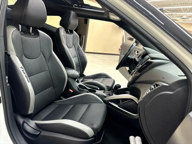 Photo of 2016 Elite White Hyundai Veloster