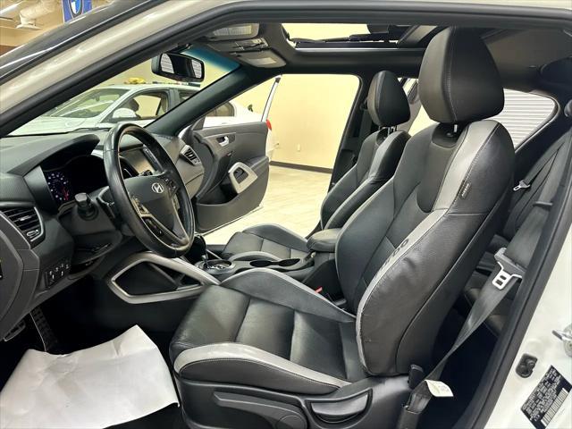 Photo of 2016 Elite White Hyundai Veloster