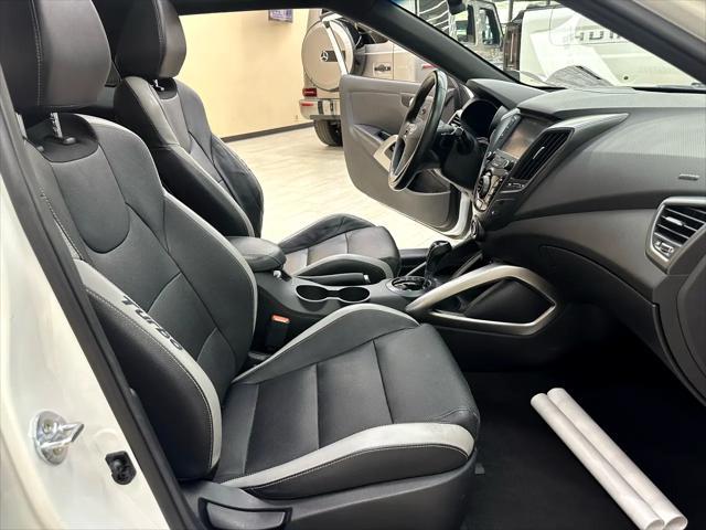 Photo of 2016 Elite White Hyundai Veloster