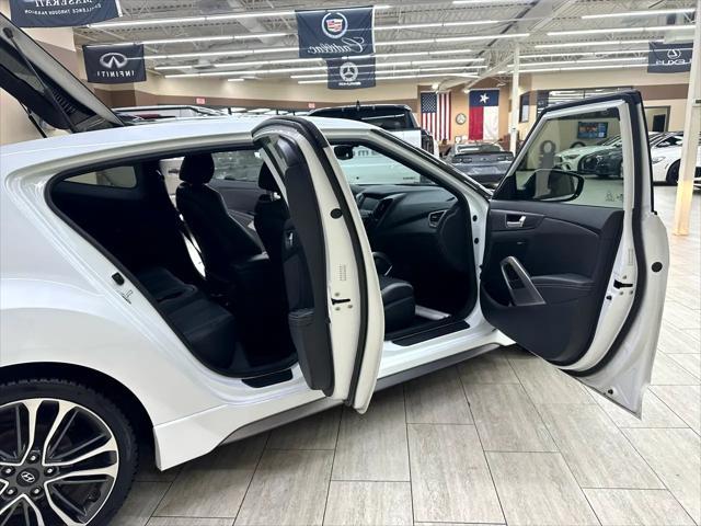 Photo of 2016 Elite White Hyundai Veloster