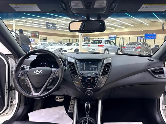 Photo of 2016 Elite White Hyundai Veloster