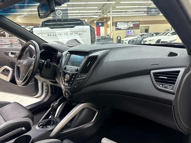 Photo of 2016 Elite White Hyundai Veloster