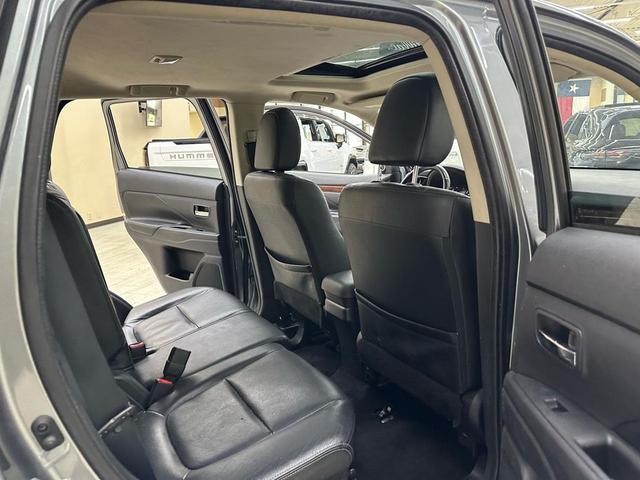 Photo of 2014 Mercury Gray Pearl Mitsubishi Outlander