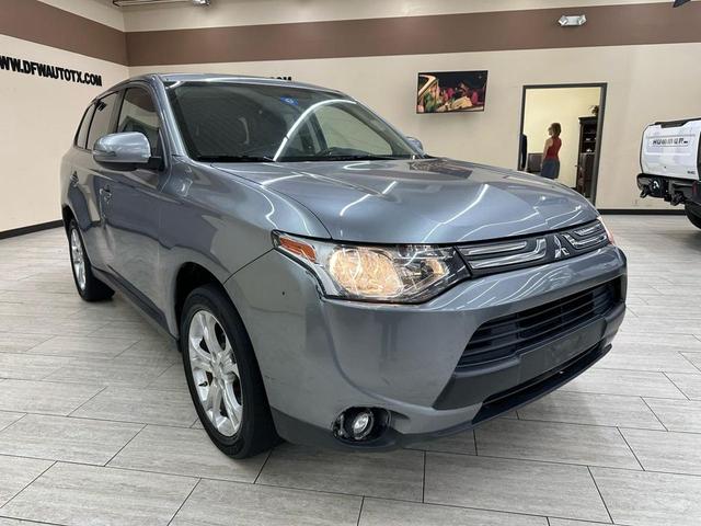 Photo of 2014 Mercury Gray Pearl Mitsubishi Outlander