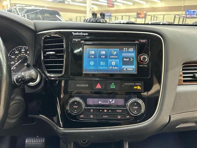 Photo of 2014 Mercury Gray Pearl Mitsubishi Outlander