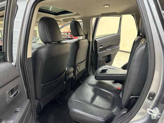 Photo of 2014 Mercury Gray Pearl Mitsubishi Outlander