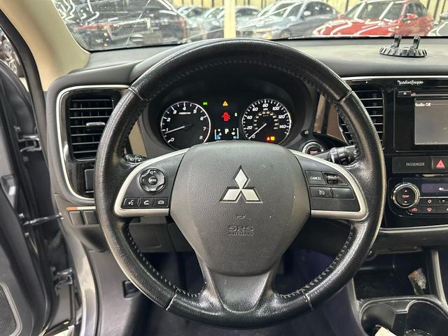Photo of 2014 Mercury Gray Pearl Mitsubishi Outlander