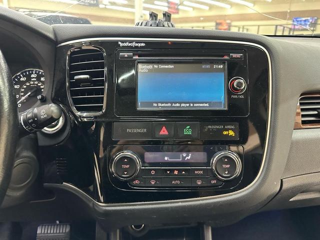 Photo of 2014 Mercury Gray Pearl Mitsubishi Outlander