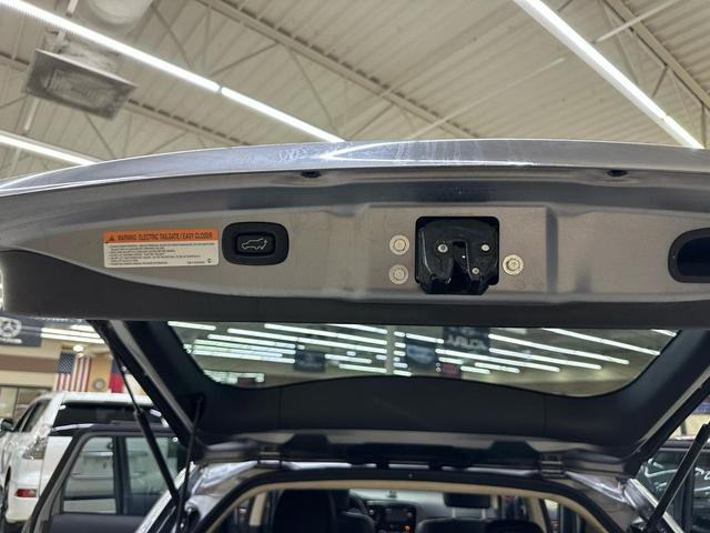 Photo of 2014 Mercury Gray Pearl Mitsubishi Outlander