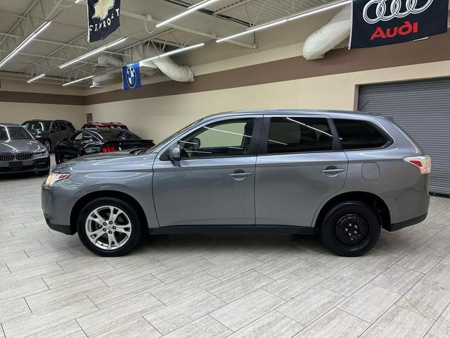 Photo of 2014 Mercury Gray Pearl Mitsubishi Outlander