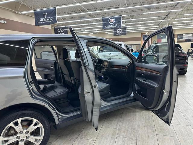 Photo of 2014 Mercury Gray Pearl Mitsubishi Outlander