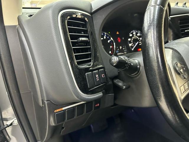 Photo of 2014 Mercury Gray Pearl Mitsubishi Outlander