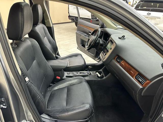 Photo of 2014 Mercury Gray Pearl Mitsubishi Outlander