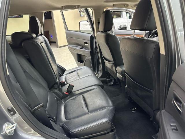 Photo of 2014 Mercury Gray Pearl Mitsubishi Outlander
