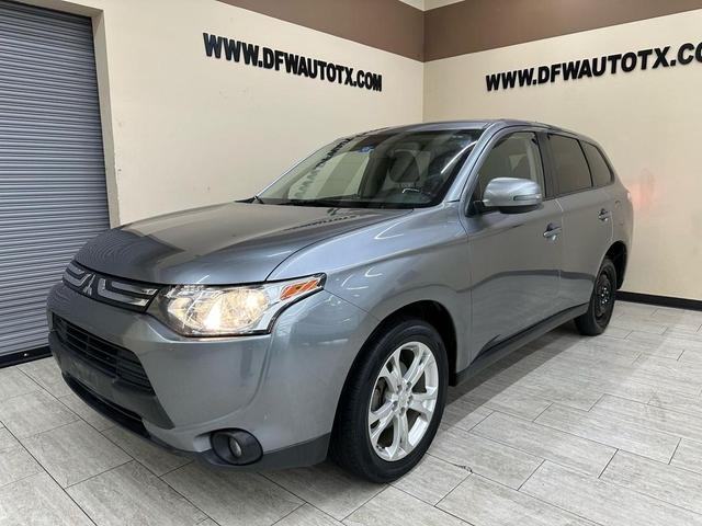 Photo of 2014 Mercury Gray Pearl Mitsubishi Outlander