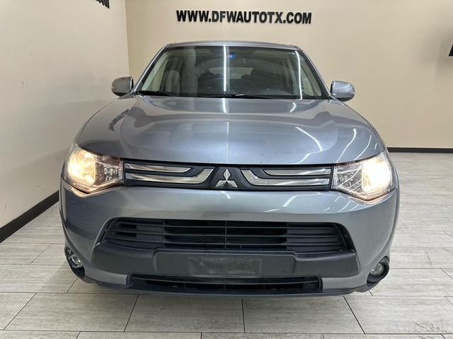 Photo of 2014 Mercury Gray Pearl Mitsubishi Outlander