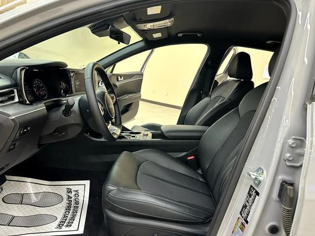 Photo of 2023 Wolf Gray Kia K5