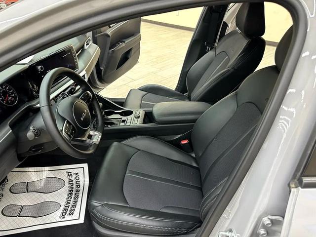 Photo of 2023 Wolf Gray Kia K5
