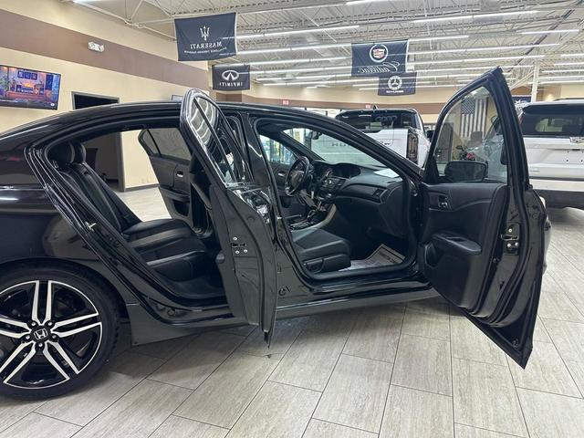 Photo of 2017 Crystal Black Pearl Honda Accord