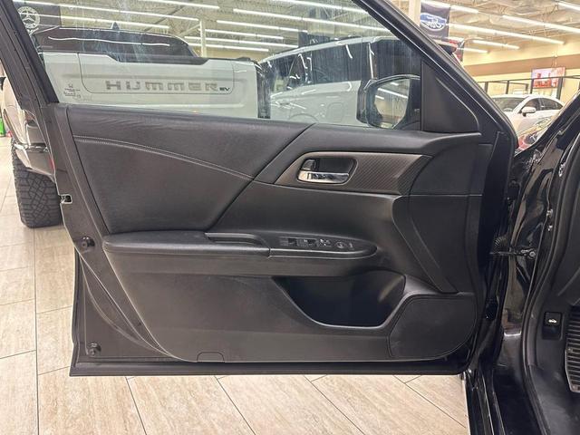 Photo of 2017 Crystal Black Pearl Honda Accord