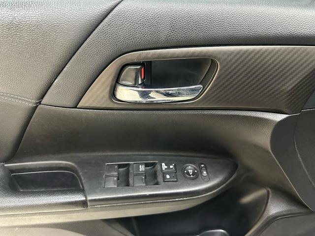 Photo of 2017 Crystal Black Pearl Honda Accord