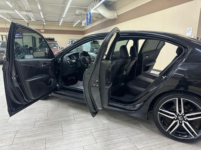 Photo of 2017 Crystal Black Pearl Honda Accord