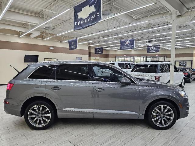 Photo of 2018 Gray Audi Q7