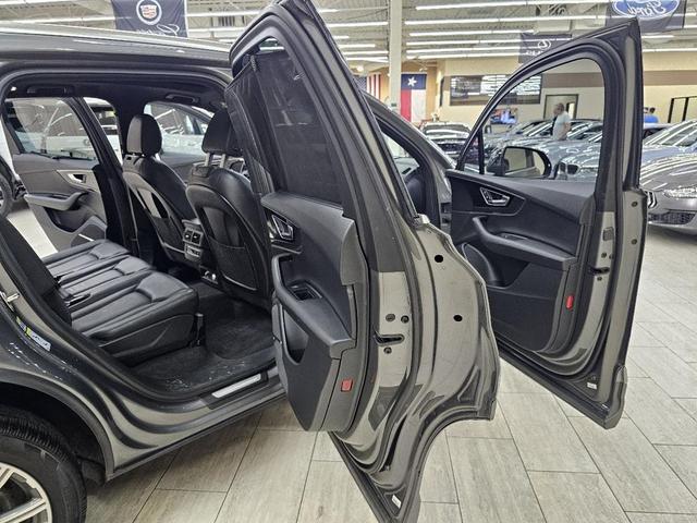Photo of 2018 Gray Audi Q7