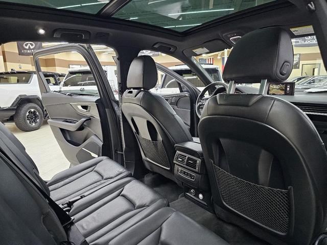 Photo of 2018 Gray Audi Q7