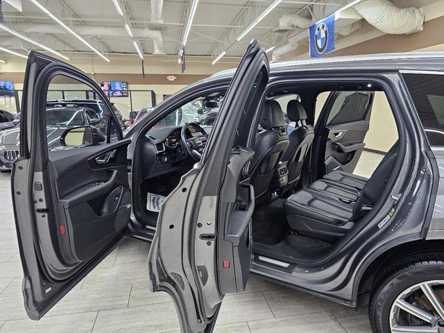 Photo of 2018 Gray Audi Q7
