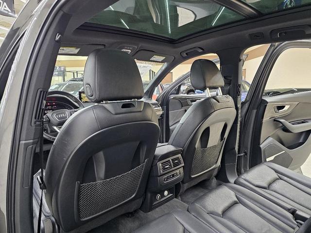 Photo of 2018 Gray Audi Q7