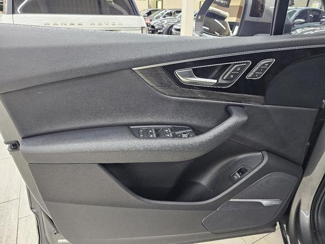 Photo of 2018 Gray Audi Q7