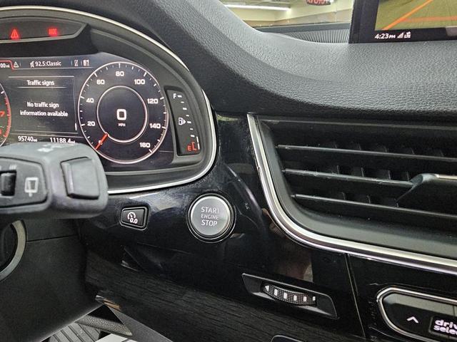 Photo of 2018 Gray Audi Q7