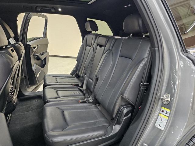 Photo of 2018 Gray Audi Q7