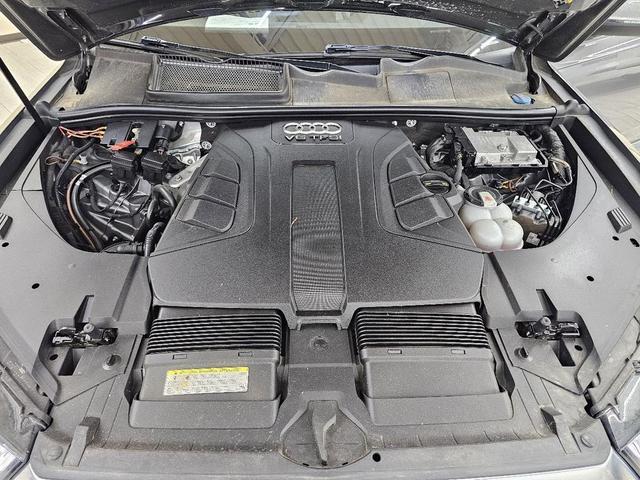 Photo of 2018 Gray Audi Q7