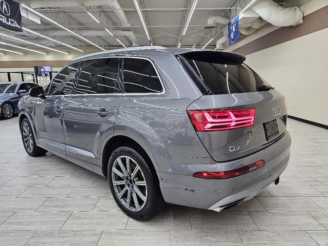 Photo of 2018 Gray Audi Q7