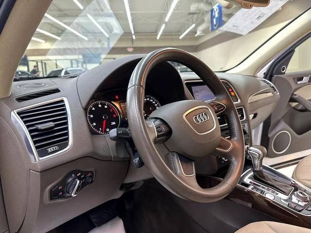 Photo of 2016 White Audi Q5