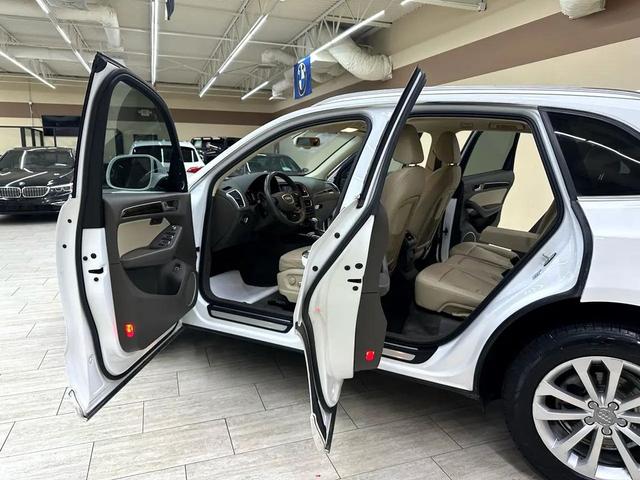 Photo of 2016 White Audi Q5