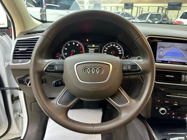 Photo of 2016 White Audi Q5