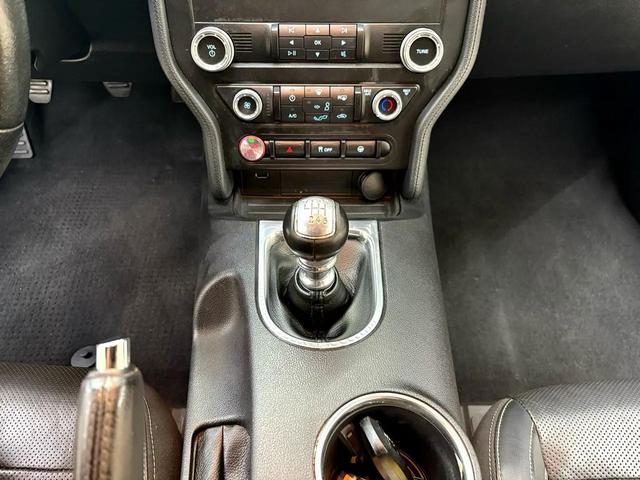Photo of 2019 Shadow Black Ford Mustang