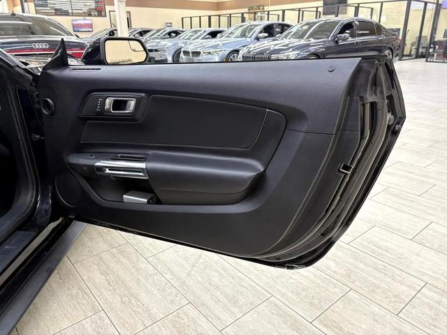 Photo of 2019 Shadow Black Ford Mustang