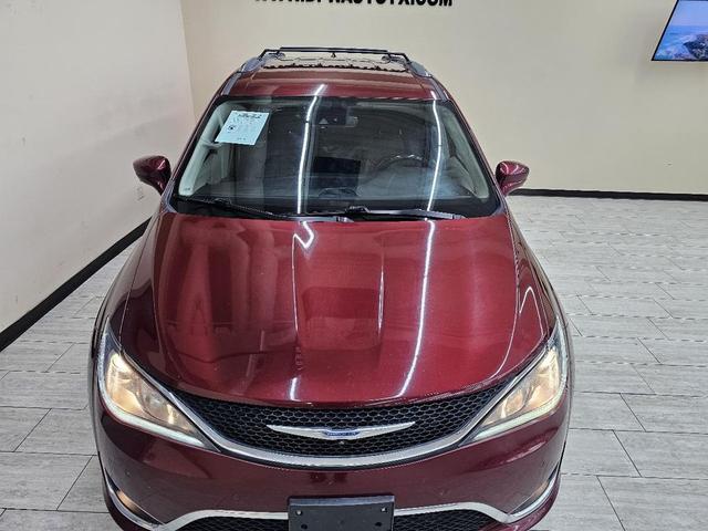 Photo of 2020 Velvet Red Pearlcoat Chrysler Pacifica