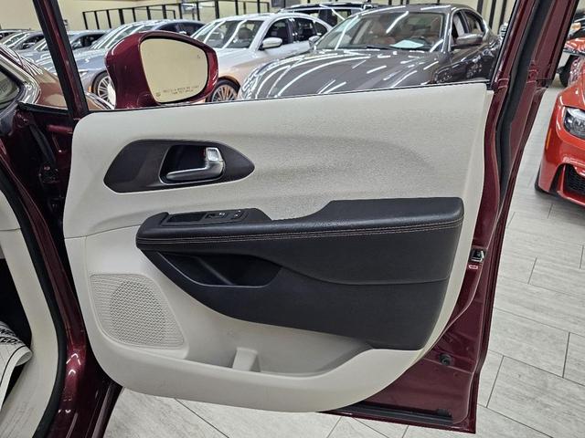 Photo of 2020 Velvet Red Pearlcoat Chrysler Pacifica