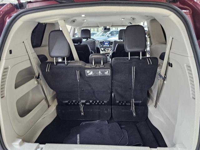 Photo of 2020 Velvet Red Pearlcoat Chrysler Pacifica