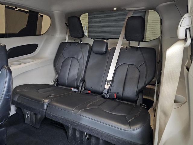 Photo of 2020 Velvet Red Pearlcoat Chrysler Pacifica