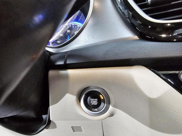 Photo of 2020 Velvet Red Pearlcoat Chrysler Pacifica