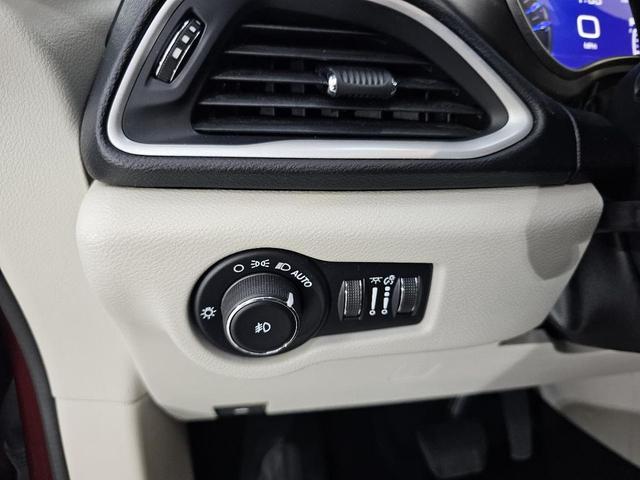 Photo of 2020 Velvet Red Pearlcoat Chrysler Pacifica