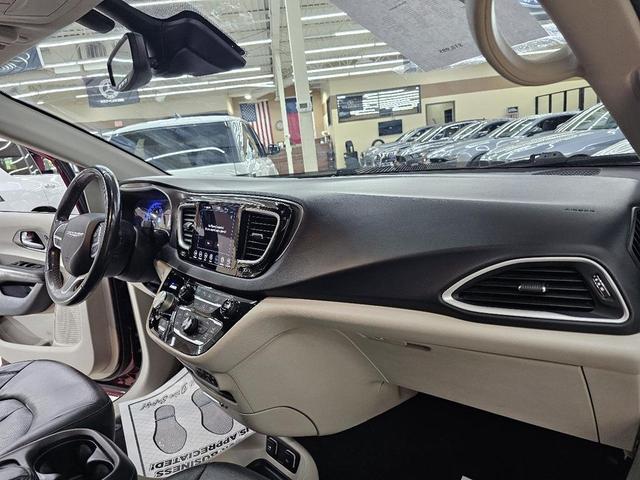 Photo of 2020 Velvet Red Pearlcoat Chrysler Pacifica