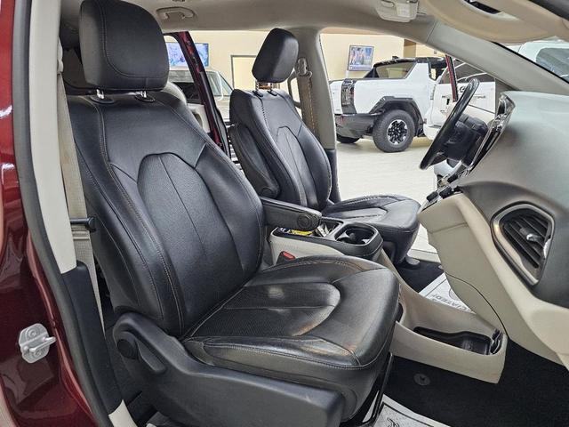 Photo of 2020 Velvet Red Pearlcoat Chrysler Pacifica